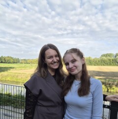 Bianca en Iris van KDV 't Snippertje