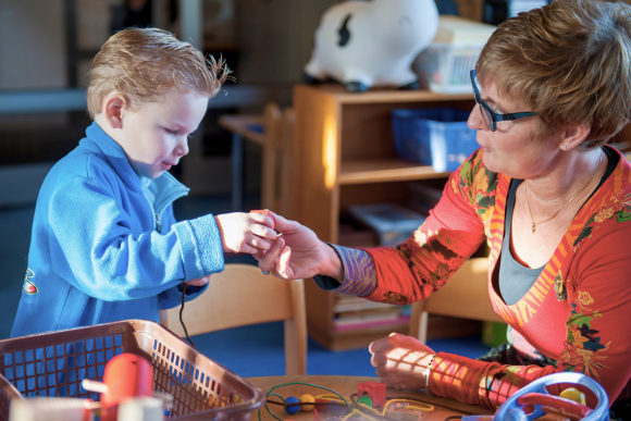 KDV, PS rollenspel winkeltje spelen met leidster