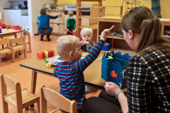 KDV, PS samen met juf visjes vangen activiteit