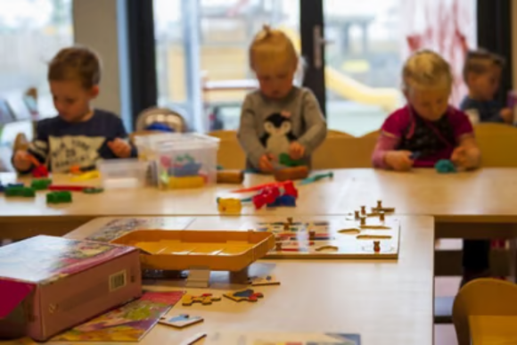 PS de Zilvermeeuw samen spelen binnen