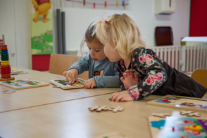 PS KDV Pippeloentje St Maartensbrug samen puzzelen